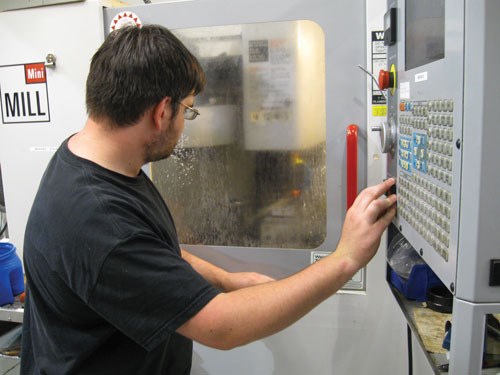 Daniel Dimonda ha hecho uso de las técnicas de corte probadas en la nueva máquina para incrementar la tasa de remoción de metal para una de las partes de titanio existentes en el taller.