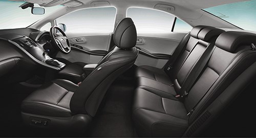 En las cortinas del sistema de aire acondicionado del Toyota Prius Alpha 2012 se usó Sorona de DuPont