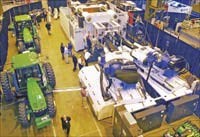 4400-ton Milacron coinjection press for large parts