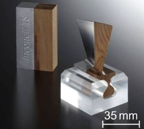 composite blade made of ultra-heat-resistant alloy and wild cedar