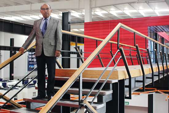 José Barroso, gerente comercial de Haitian Huayuan Mexico Machinery, en el centro técnico de Tultitlán, Estado de México.