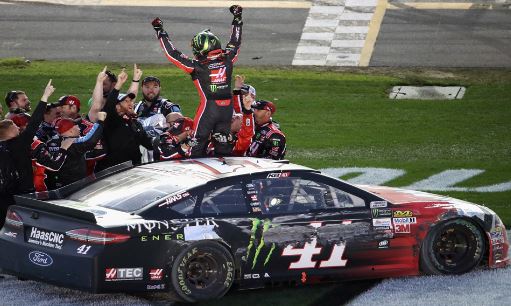 Kurt Busch Wins Dramatic Daytona 500 for Ford | Gardner Web