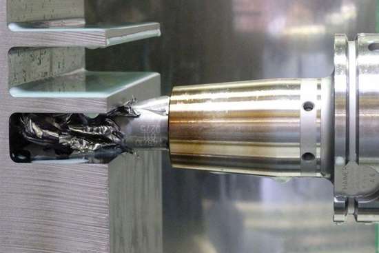 En un estudio, el fabricante alemán de máquinas-herramienta Heller realizó una operación de desbaste en titanio sin el Safe-Lock.