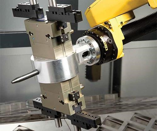 Este sistema compacto de carga robótica se puede conectar fácilmente a una fresadora o torno CNC para que los talleres aprecien los beneficios del trabajo desatendido