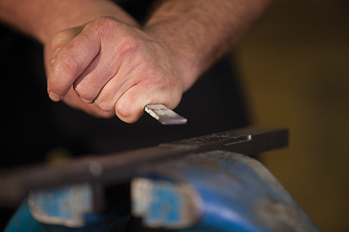 How to hand scrape metal for flatness 
