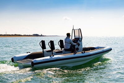 All-electric motor boat tests the waters for recycled carbon fiber