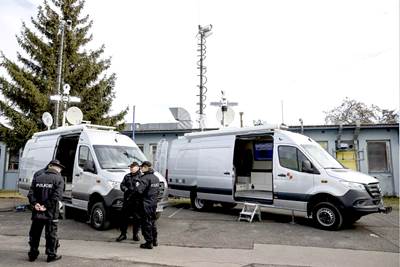 CFRP telescopic mast technology adds height, performance to mobile police surveillance 