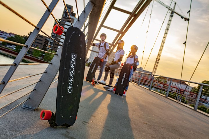 EMI SAS’ OKMOS SL-01 electric skateboards.