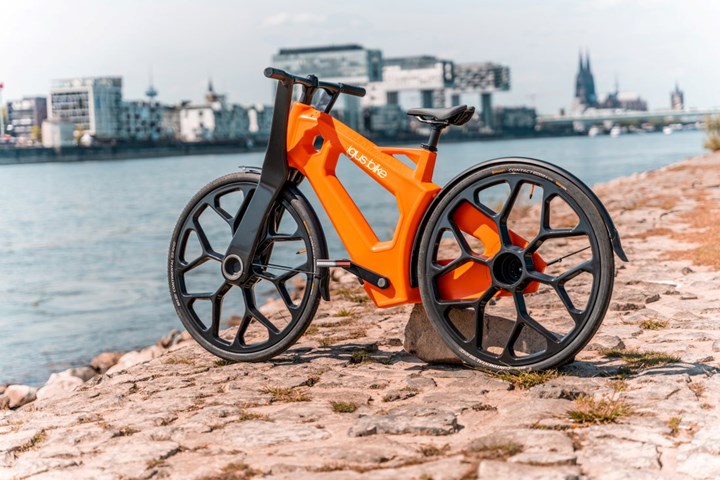Igus urban bike made of recycled plastic.