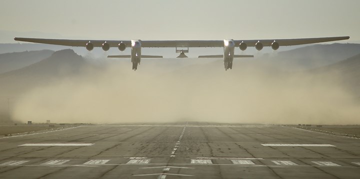 Stratolaunch’s Roc aircraft takes off from Mojave Air and Space Port on Oct. 28.
