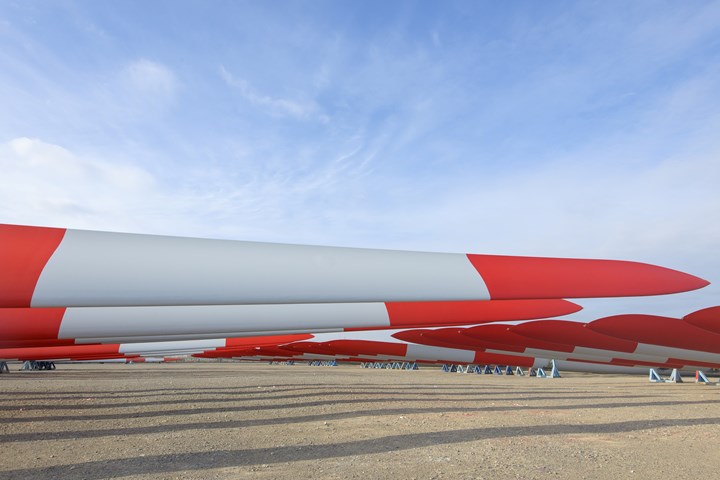 Composite wind rotor blade made of polyurethane resin.