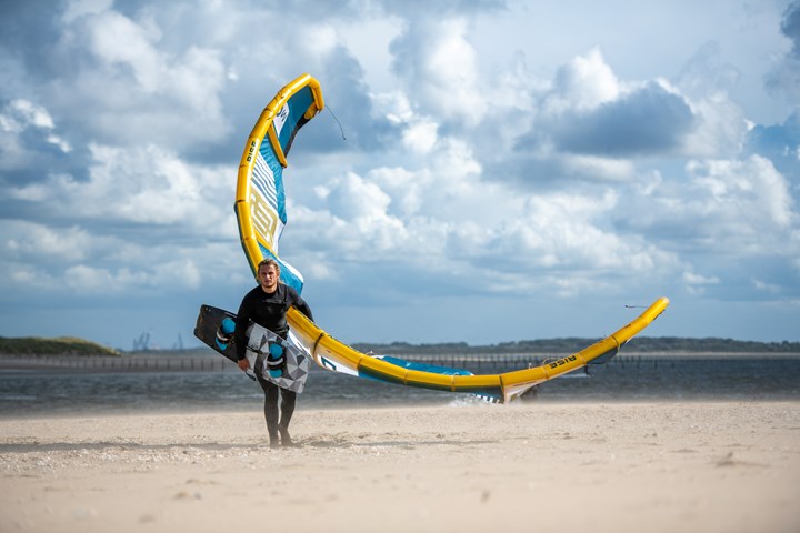 kiteboarding with Aluula Composite materials