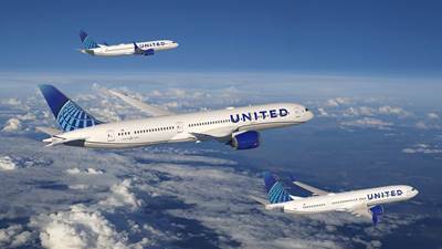United Airlines invests in record purchase of Boeing 787 Dreamliners