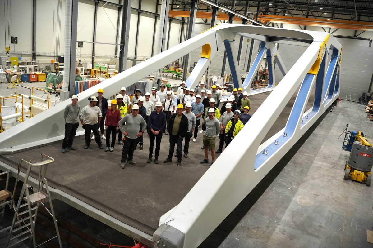 Cusp Bridge CSub delivers one-piece composite truss bridge in Norway | CompositesWorld