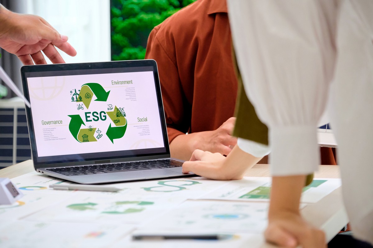 Esg Matirix Composites Sustainability Wins: Rail Decarbonization, ESG Progress, AN ...