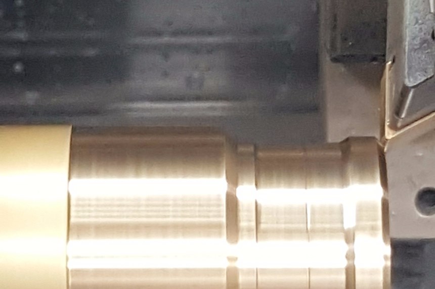 Metalmod produce piezas muy pequeñas, de diámetros máximos de una pulgada. Las máquinas Tsugami de torneado tipo suizo les abrió nuevos mercados porque ya podían mecanizar diámetros de 7 octavos.