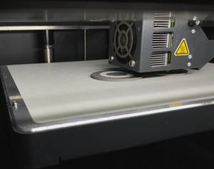 La Metal X es una impresora de fabricación de filamentos fundidos que construye partes armando capas de material, hasta que se forma la parte.​​​​​​​ Foto: Paul Hayes