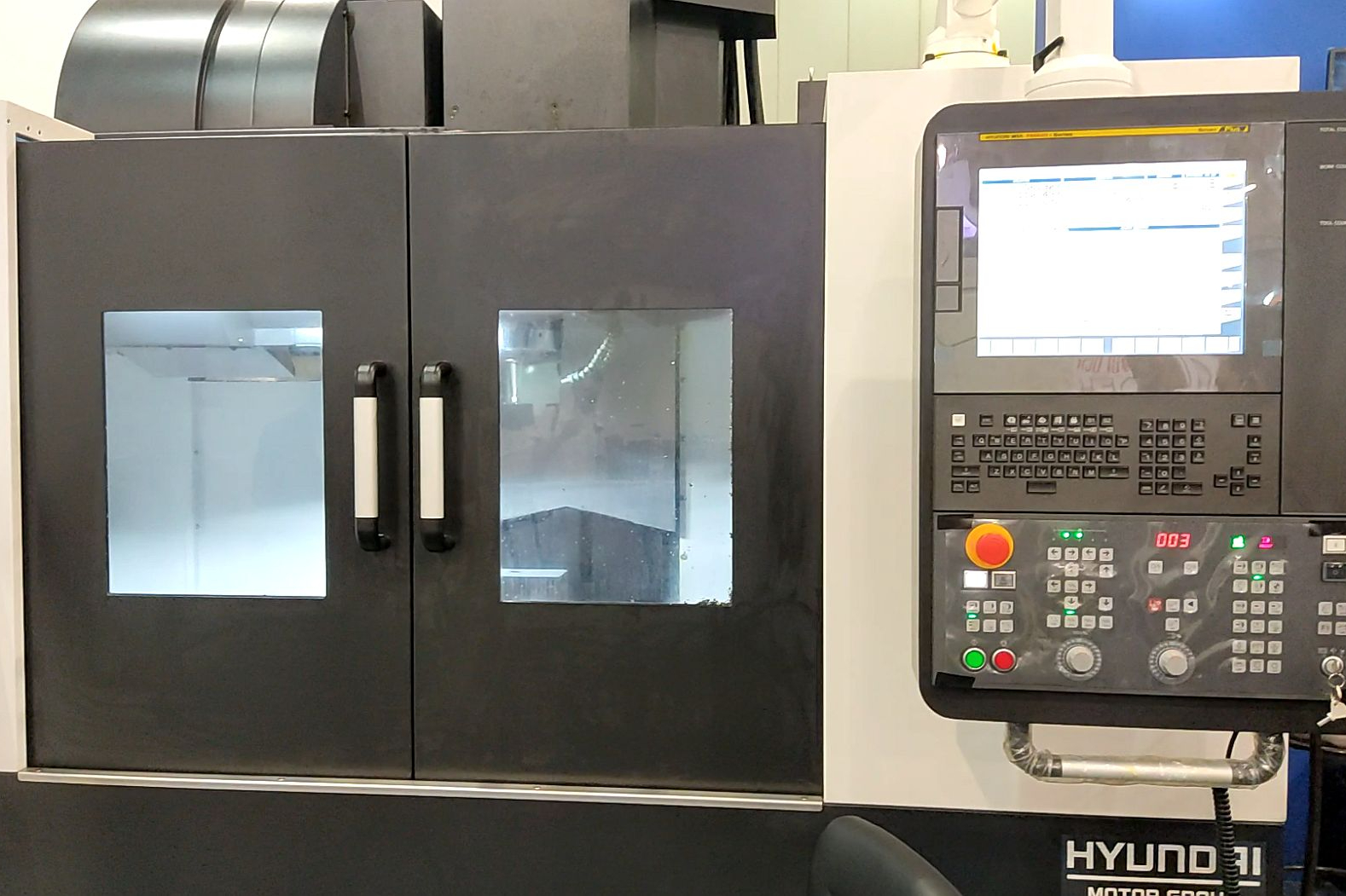 Centro de mecanizado vertical KF5600 de Hyundai WIA.