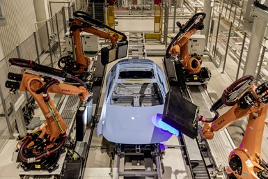 Uso de robots industriales en la planta de BMW México.