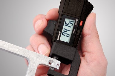 El calibrador electrónico 765A ofrece una precisión lineal de ±0.001” (±0.02 mm) y una resolución de 0.0005” (0.01 mm).