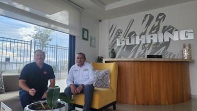 De izquierda a derecha, Eduardo Tovar, director editorial de Modern Machine Shop México y Eduardo Jasso, jefe de capacitación de Gühring Mexicana.