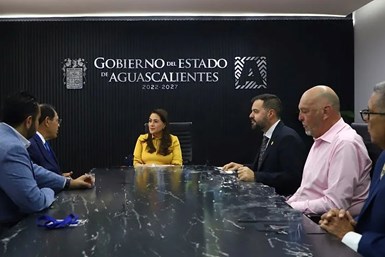 En el marco de la Asamblea General de FEMIA se llevó a cabo una reunión entre la gobernadora del estado, Tere Jiménez y miembros de la federación.