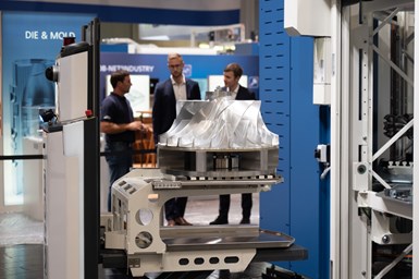 Los sistemas de conducción no tripulados pueden contribuir a la automatización en la producción. Para ello, Grob-Werke apuesta por los AGV (vehículos de guiado automático).