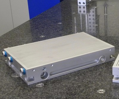 Vacuum Slot Chuck Configurable in Two Directions