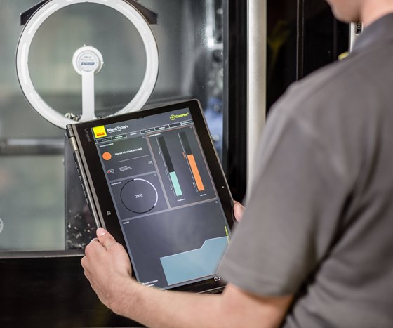 A machinist uses a tablet to monitor cutting conditions via embedded sensors in a CoroPlus Silent Tool from Sandvik Coromant. 
