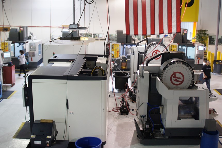 Un taller limpio y esbelto con estaciones de trabajo estandarizadas están entre los pre-requisitos para la programación automatizada.