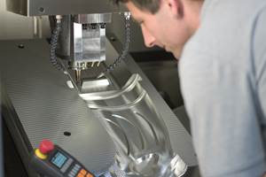 El personal suficientemente capacitado en el taller puede aprovechar la conexión más íntima del CNC con la máquina.