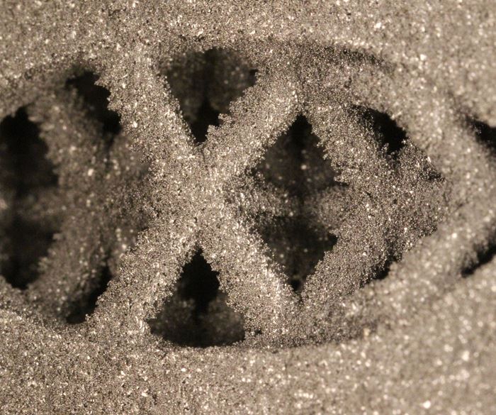 partially melted powder particles in a Ti-6Al-4V lattice structure