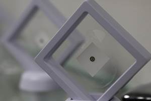 Sunlight-Tech Inc. se especializa en el uso de mecanizado láser y microfresado para producir piezas con componentes de tolerancias de nivel inferior a las micras.