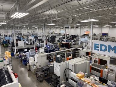 UMC, que recientemente se expandió a más de 13,000 m2 de espacio en el taller, confía en su sistema de control de calidad.