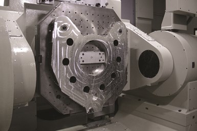 Una inspección genera un “mapa de calor” para validar la precisión del proceso de remoción de metal antes de que esta cubierta de derivación pase a la siguiente operación de mecanizado.