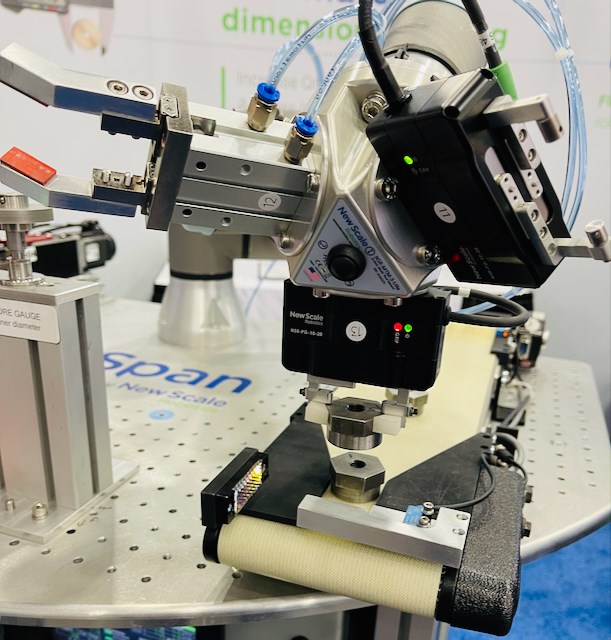 Automated dimensional gaging grippers measuring the outer dimensions of a machined part