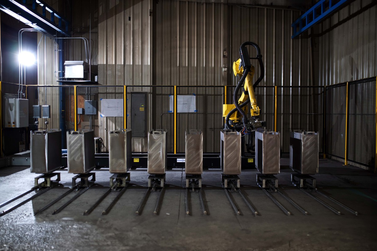 Addressing Manufacturing Challenges with Automation | Modern Machine Shop