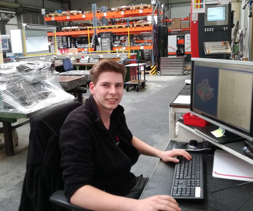 apprentice Niklas sitting at a desk at Deckerform
