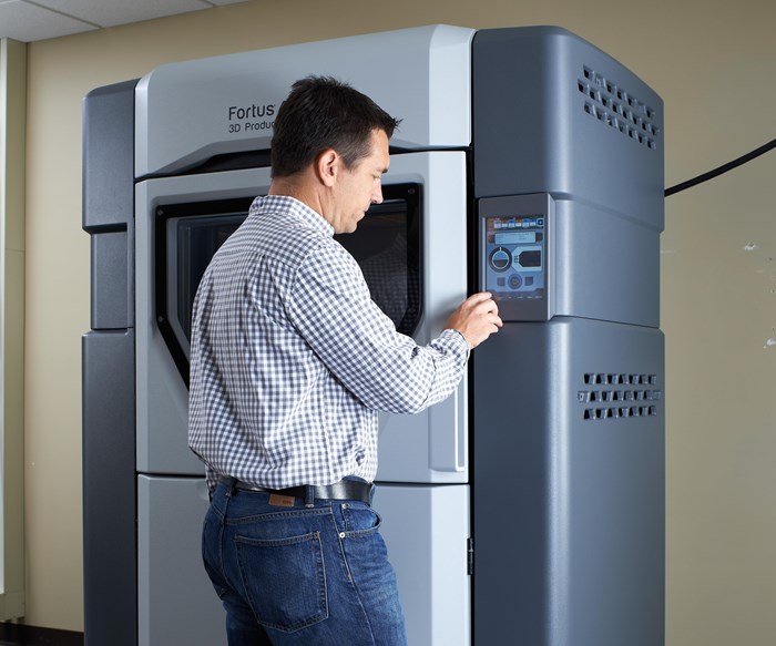 User programs a polymer 3D printer