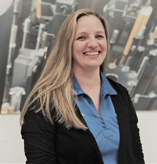 Emerging Leader Lindsey Bender Offers Customer Service Excellence