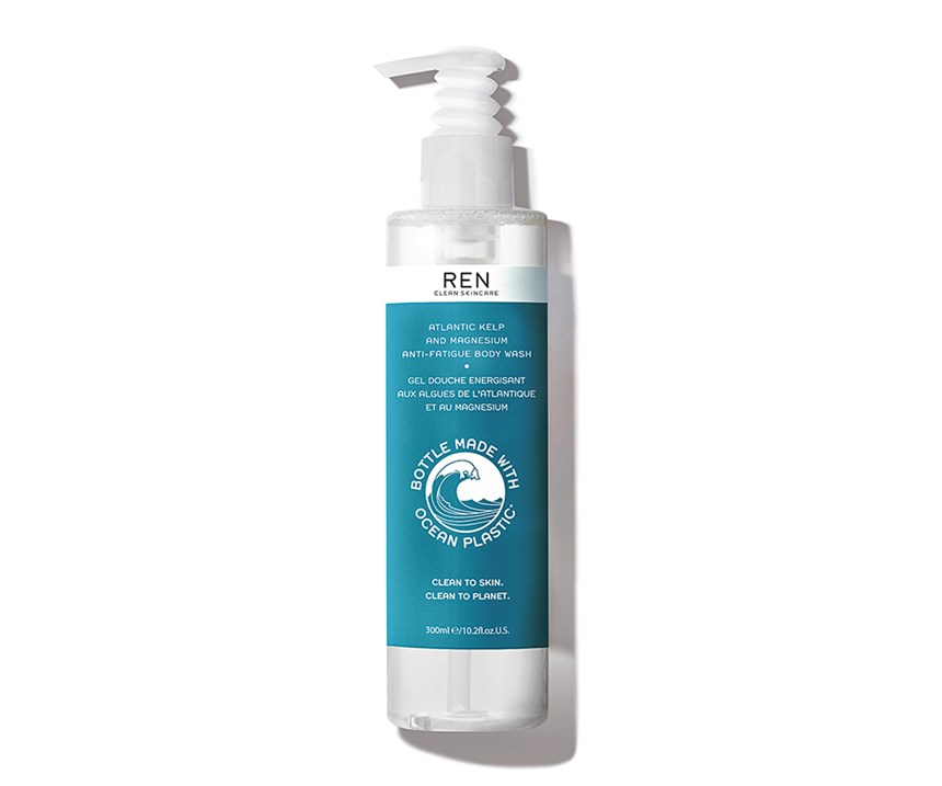 REN Clean Skincare, de Unilever, se unió con TerraCycle para crear una nueva botella con 100% de cotenido reciclado, que contiene 20% de plásticos recuperados​​​​​​​ del océano.