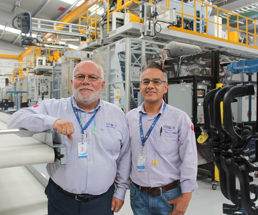 Francois Ouellet, director de planta, y Jaime Enrique Zúñiga, gerente de producción.