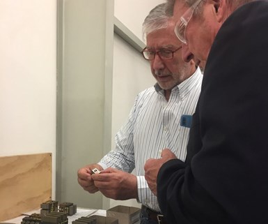 Alejandro Kaplun, Director de KST Moldes, junto con el presidente de ISTMA, Bob Williamson, durante la visita a las instalaciones de este fabricante de moldes queretano.
