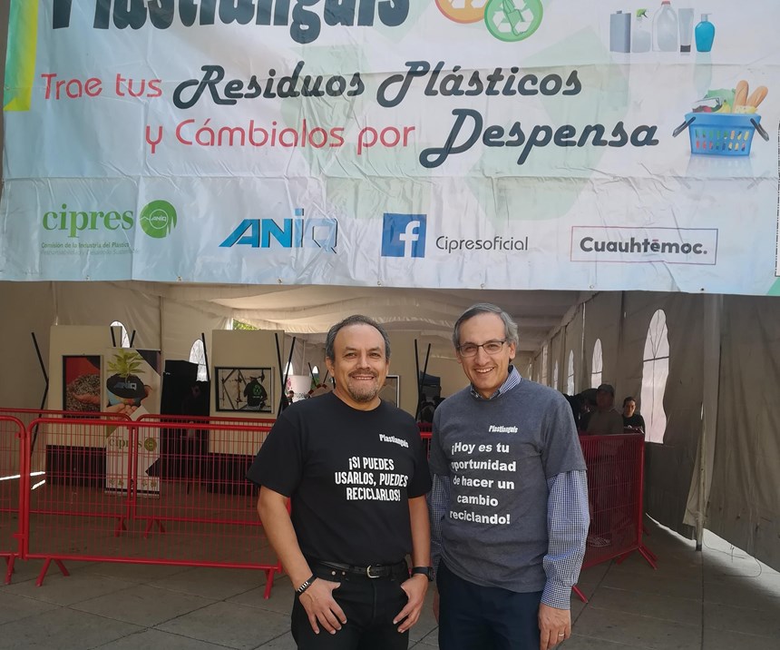 Rubén Muñoz, director de Medio Ambiente, Seguridad e Higiene de la ANIQ; y Miguel Ángel Delgado, presidente de CIPRES, participaron en la tercera jornada de PLASTianguis de 2019.