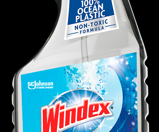 SC Johnson lanzará un limpiavidrios cuya botella está fabricada 100% con plástico del océano.