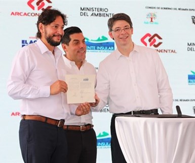 Firma del convenio entre Arca Continental y el Gobierno de Ecuador.