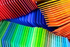 La consistencia del color en los plásticos es uno de los elementos clave que determina el éxito o el fracaso de la producción.