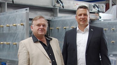 Werner Herbold, director general de Herbold Meckesheim GmbH (izquierda) y Markus Parzer, presidente de la División de Polímeros de Coperion, anuncian la integración de las dos compañías.