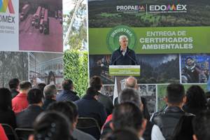 El reconocimiento de Industria Limpia le fue entregado a BIC por el gobernador del Estado de México, el Lic. Alfredo del Mazo y el secretario del Medio Ambiente del Estado, Jorge Rescala Pérez.