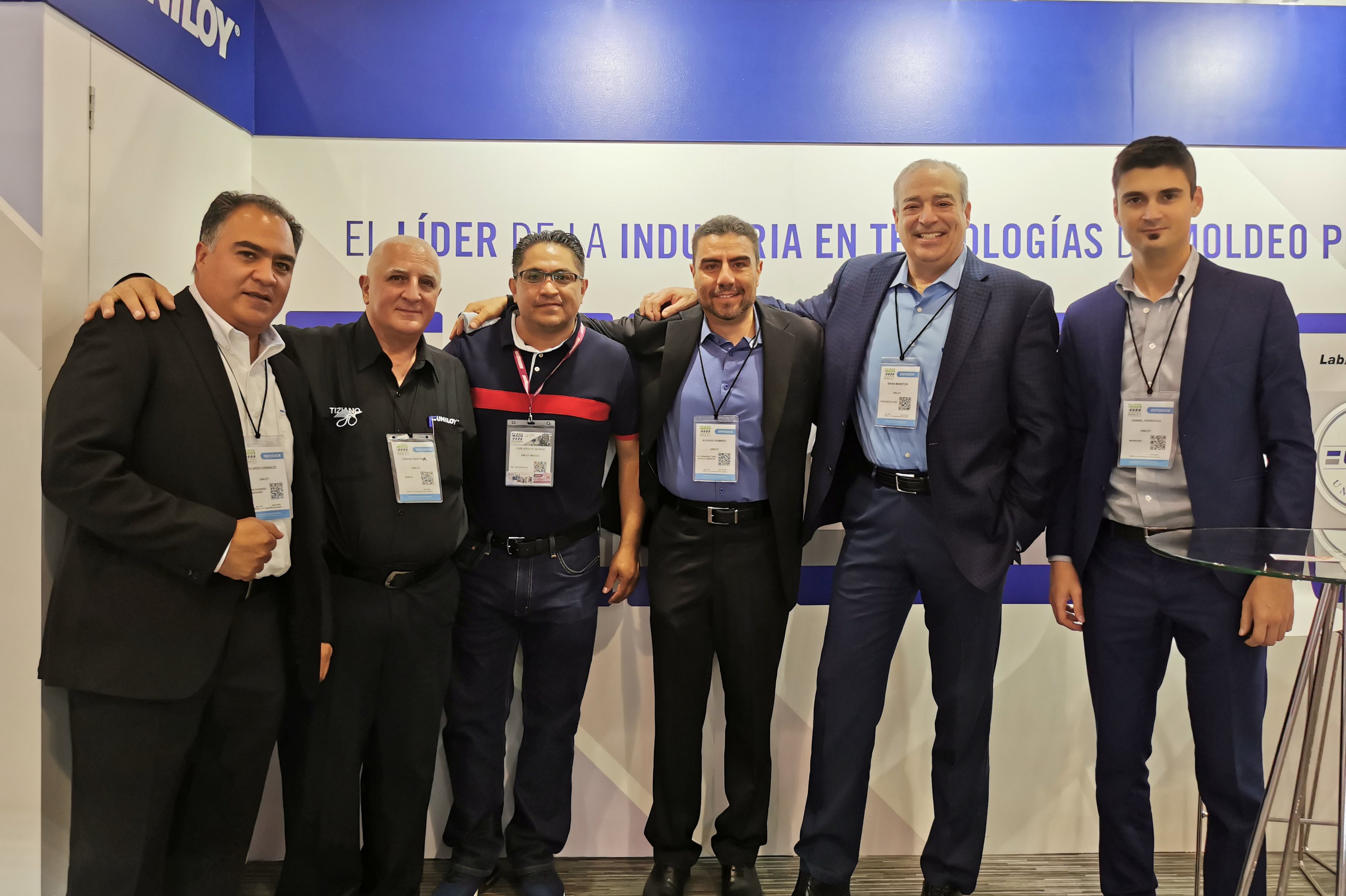 El equipo de Uniloy está promoviendo en Plastimagen sus productos y servicios para el mercado Latinoamericano.
